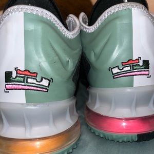 Space jame lebron 18